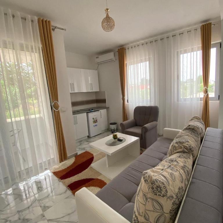 Maxhuri Apartments - Porodična Soba - 14