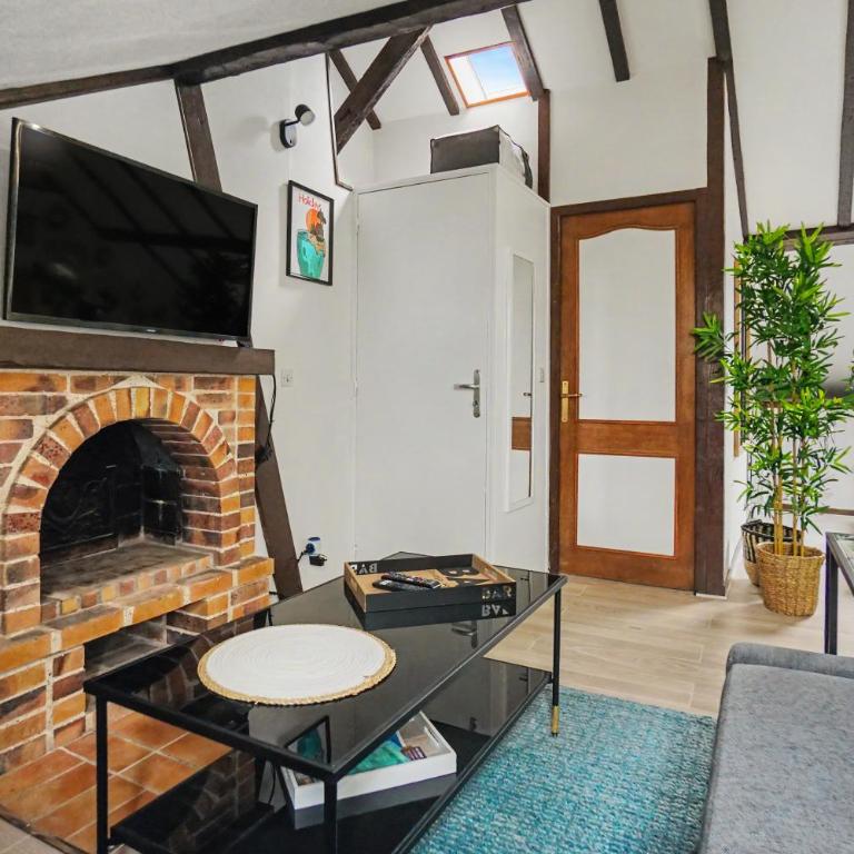 Studio "Sous les Toits" - Charmant et calme - Gare et Tram à 4 min - Appartamento con 1 Camera da Letto - 6