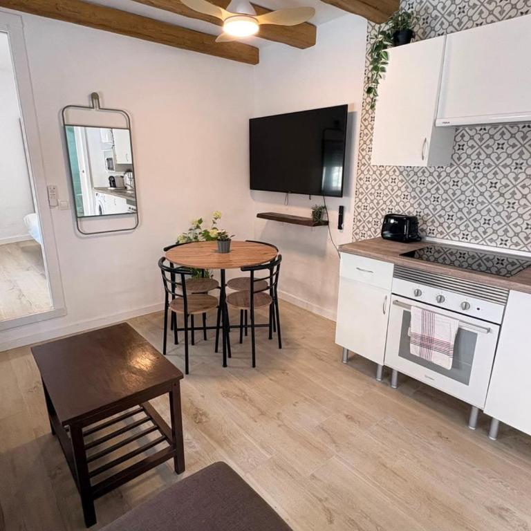 New Apartment Near City Center & Mountain - Two-Bedroom Apartment - 4