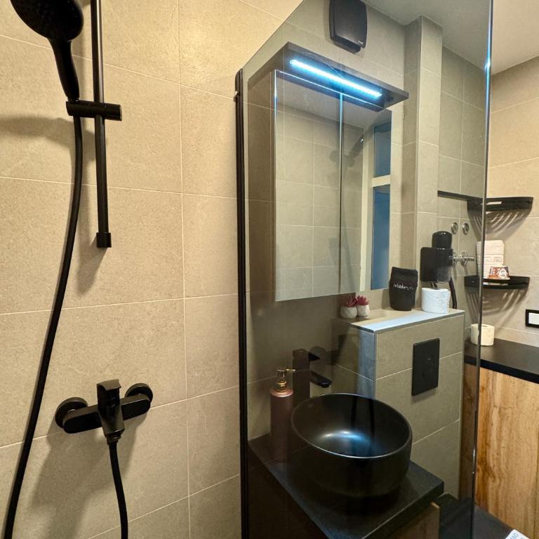 Rose Nest Airport Apartment - Self Check-In - Free parking - Apartman - 13