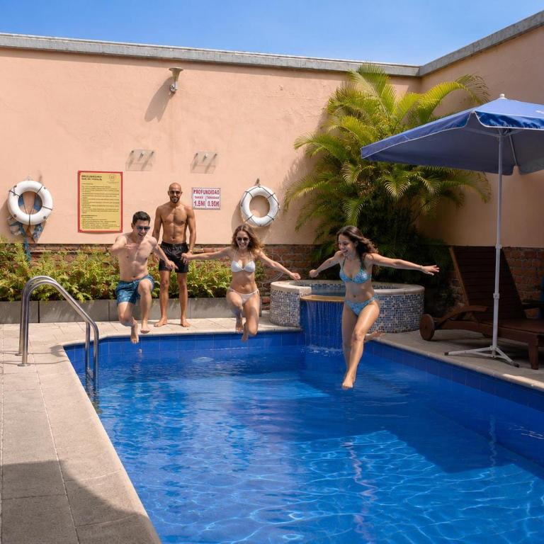 Hotel y Hostal cf bed y breakfast - Deluxe Family Room - 29