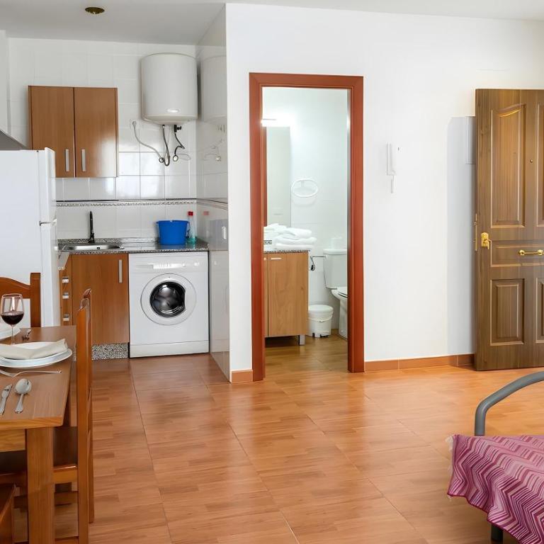 Apartamento lugar Tranquilo facil aparcamiento solo alquilamos a familias y parejas - Appartement - 1