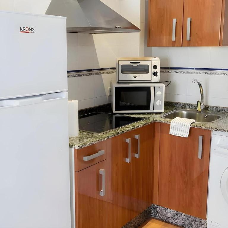Apartamento lugar Tranquilo facil aparcamiento solo alquilamos a familias y parejas - Appartement - 5