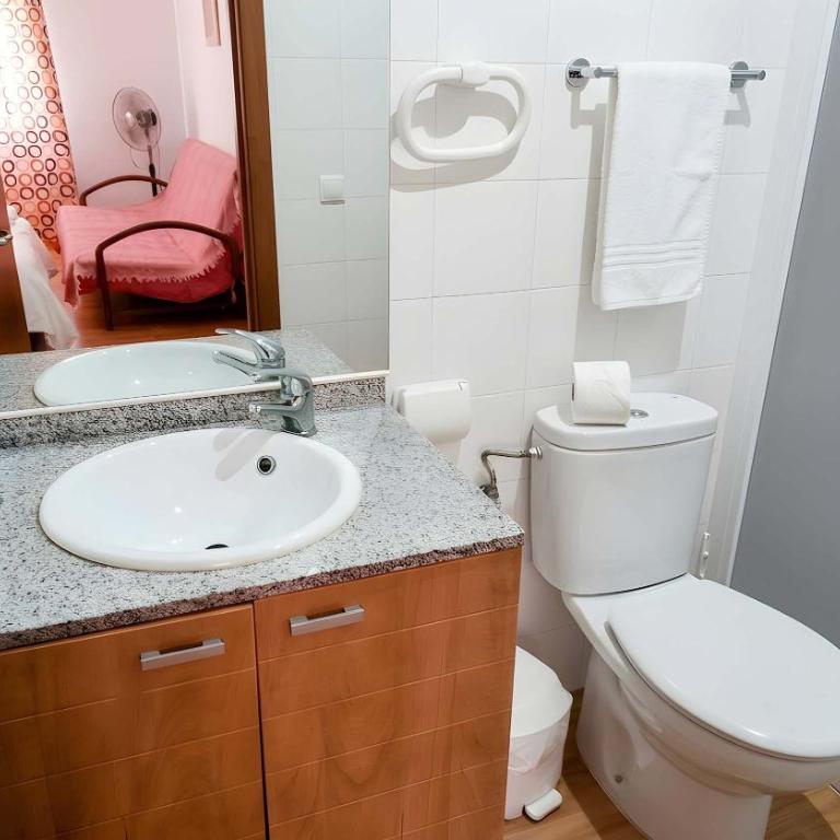 Apartamento lugar Tranquilo facil aparcamiento solo alquilamos a familias y parejas - Appartement - 13
