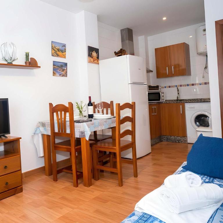Apartamento en Conil Facil aparcamiento Solo para familias y parejas - Appartement - 5