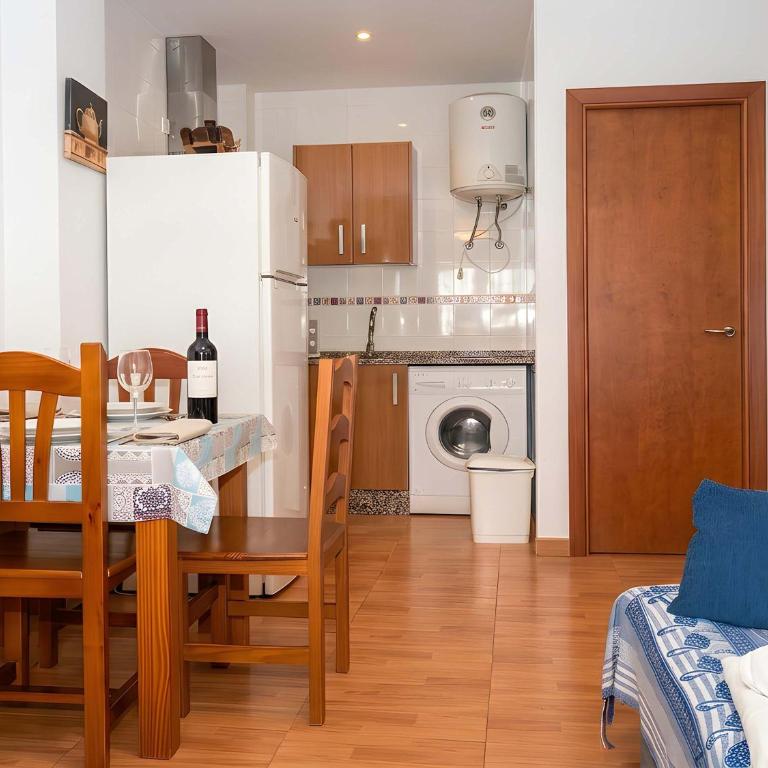 Apartamento en Conil Facil aparcamiento Solo para familias y parejas - Appartement - 4