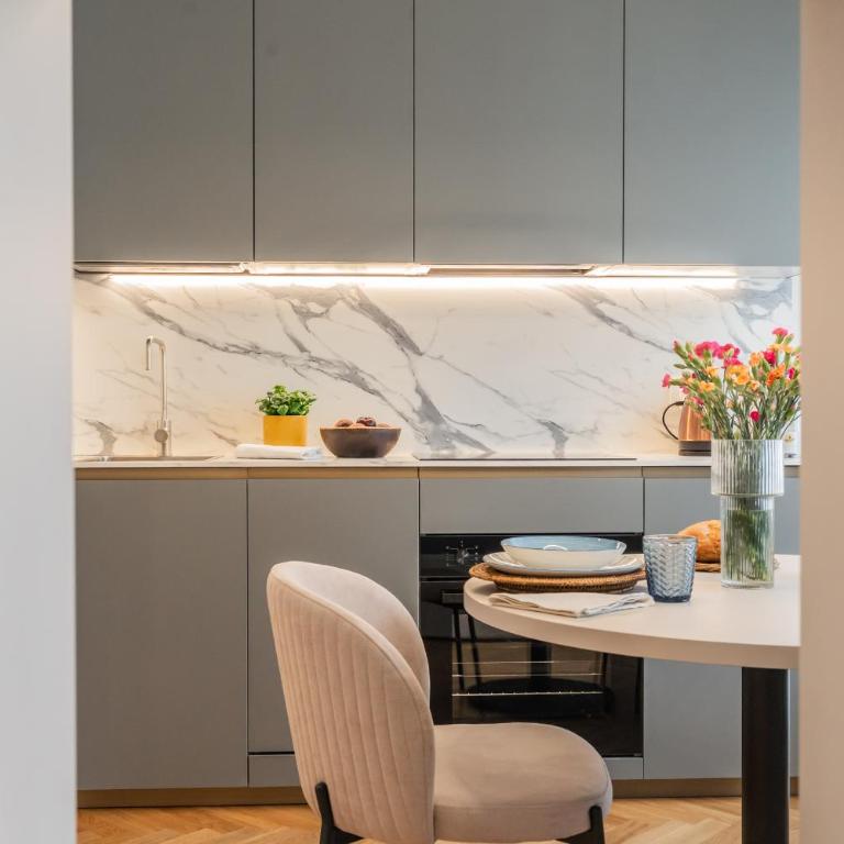 John's Cozy Apartment Near Lake - City Center - Stadium - One-Bedroom Apartment - 1