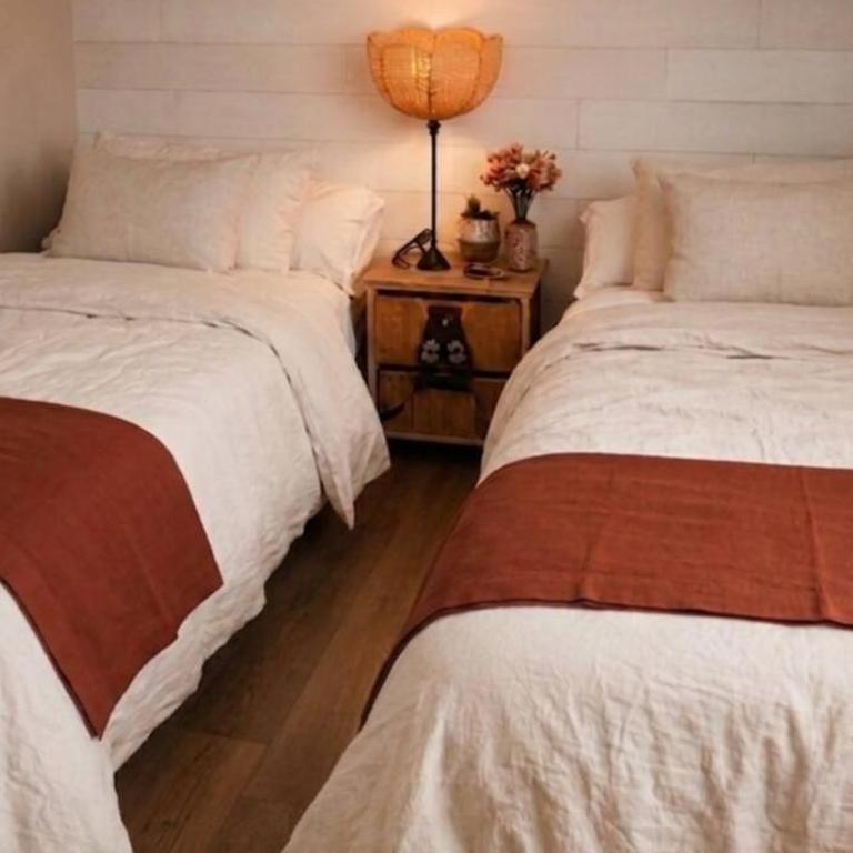 Domaine La Murenne 2 logements independants avec entrees separees jardins privatifs pour chaques logements 6 OU 2 personnes WIFI CLIMATISE - One-Bedroom House- Top floor - 12