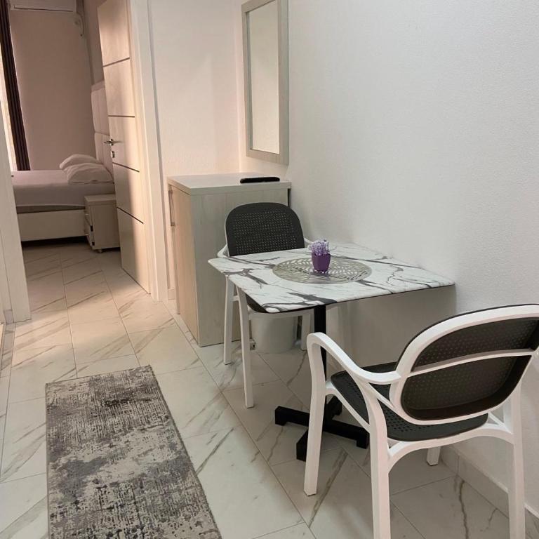 Maxhuri Apartments - Porodična Soba - 9