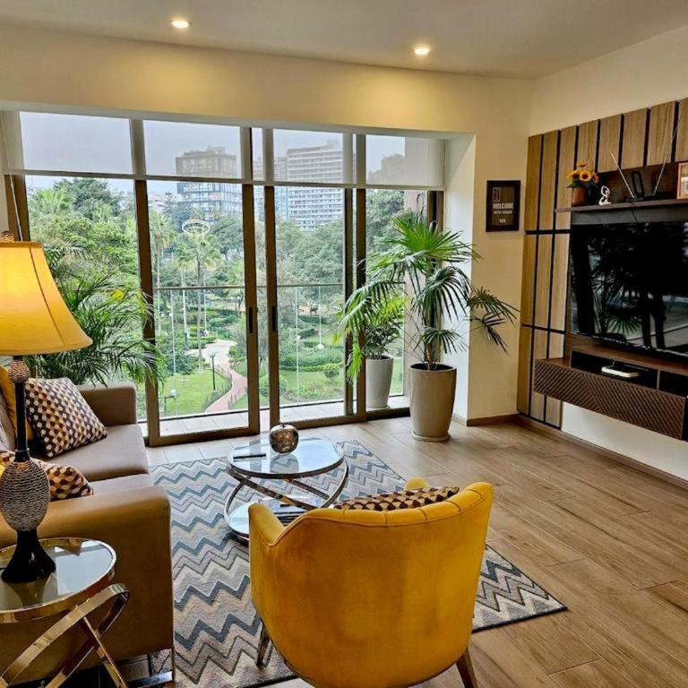Luxury Barranco Apartment Rooftop Pool Gym 3 Balconies Partial Ocean View - Apartamento con vistas al parque - 1