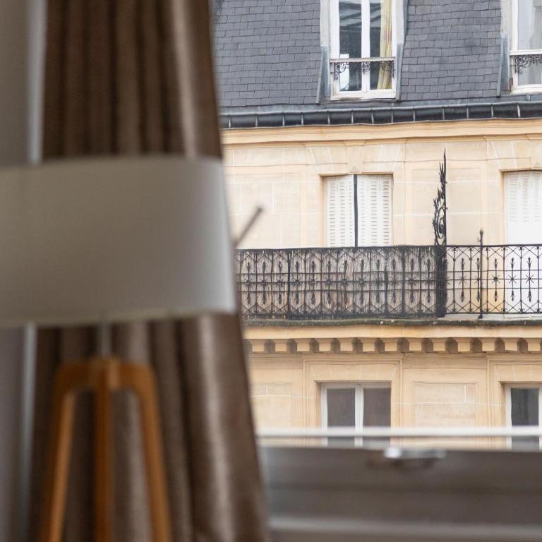 Vue Panoramique Tour Eiffel - Appartement - 13
