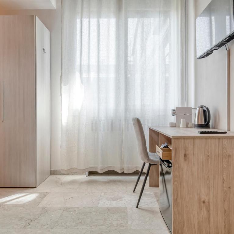 MADE in BO - Rooms - Camera Tripla con Balcone - 16