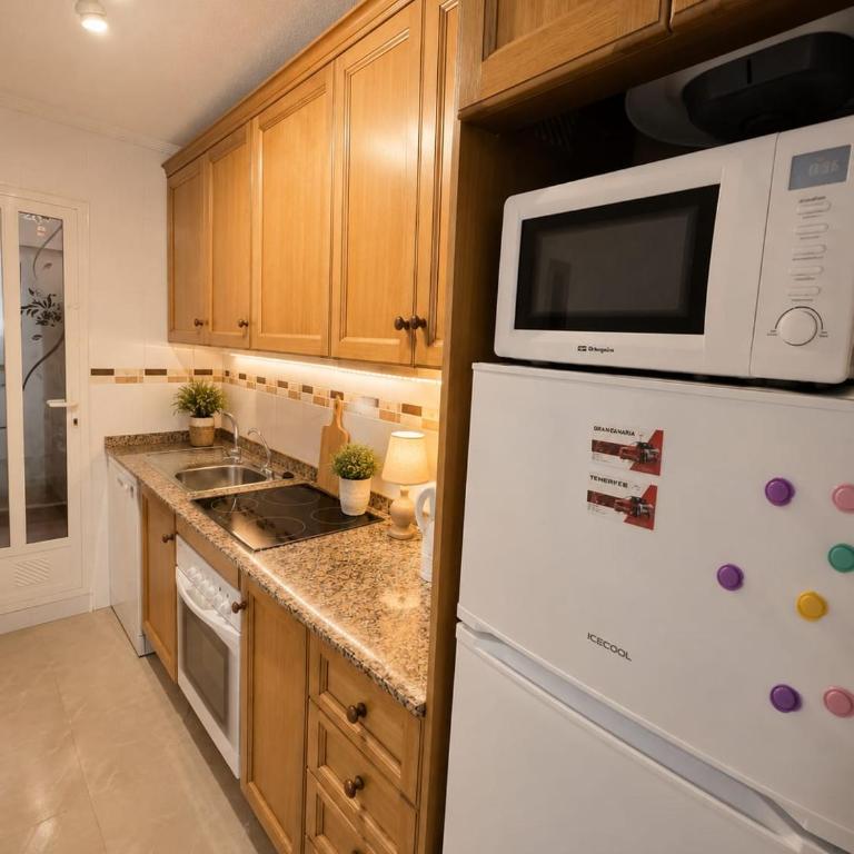 Sunny ground floor apartment with a large terrace and direct access to the pool - Apartment mit 2 Schlafzimmern - 6