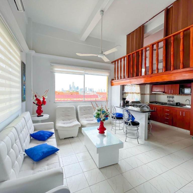 Charming three-bedroom apartment located in the historic walled city center of Cartagena - Three-Bedroom Apartment - 1
