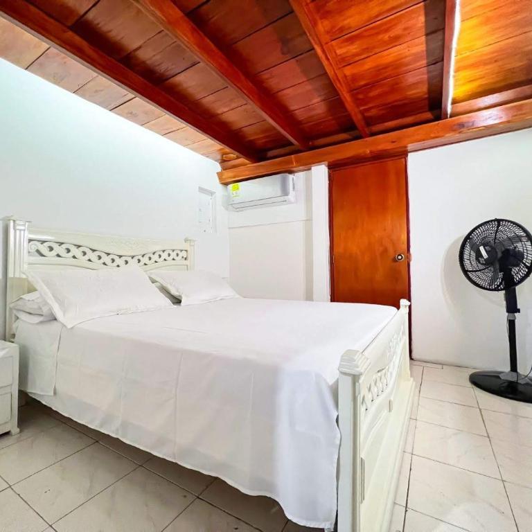 Charming three-bedroom apartment located in the historic walled city center of Cartagena - Three-Bedroom Apartment - 5