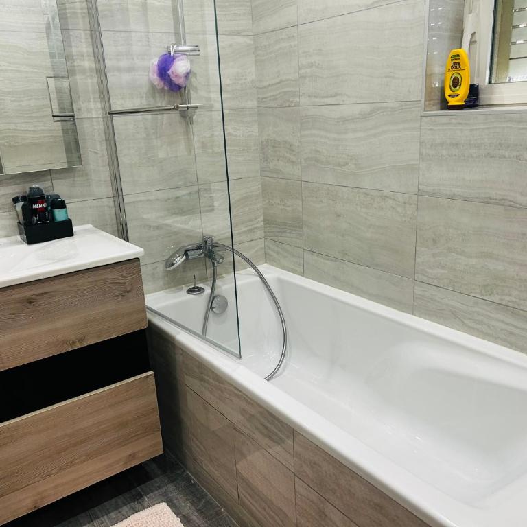 La Seigneurie Magnifique 4p Standing avec jardin - Appartement 3 Chambres - 14