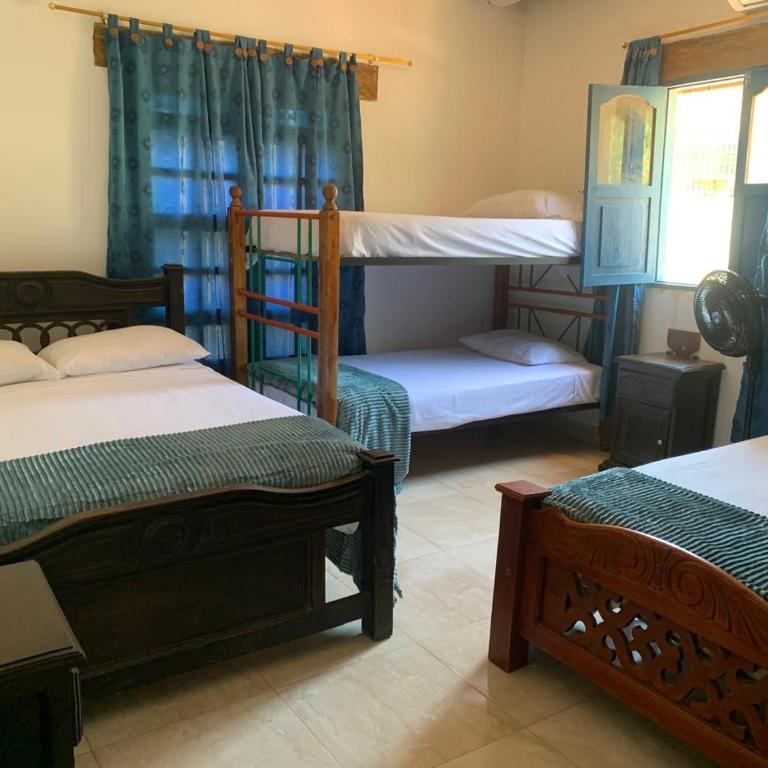 Casa de Playa Madeleyne - Three-Bedroom House - 3