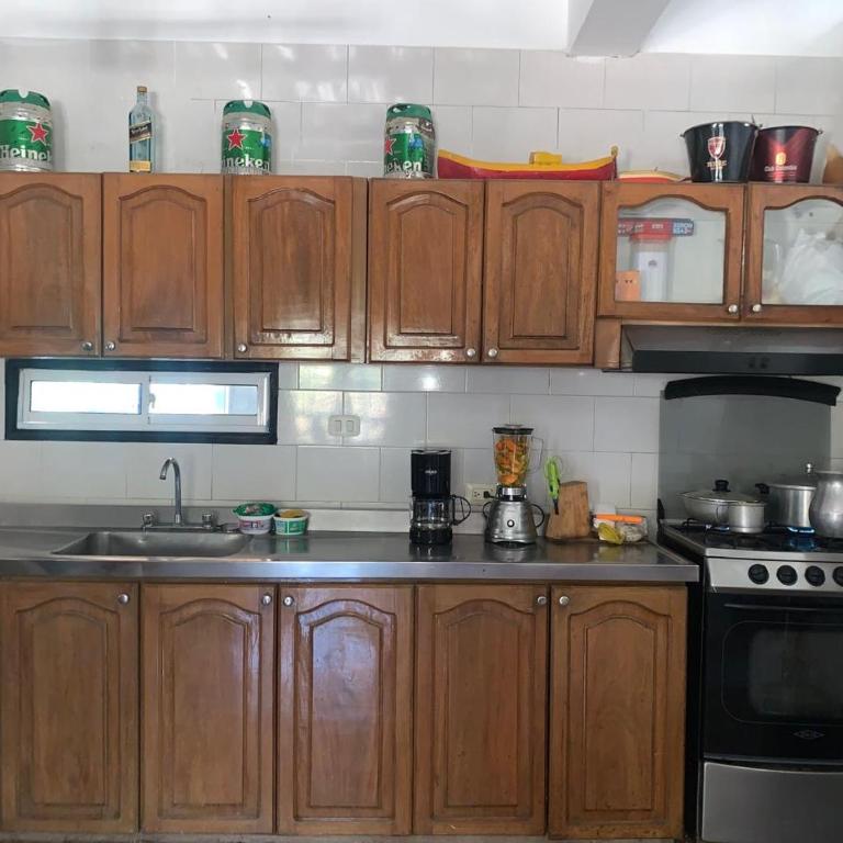 Casa de Playa Madeleyne - Three-Bedroom House - 4