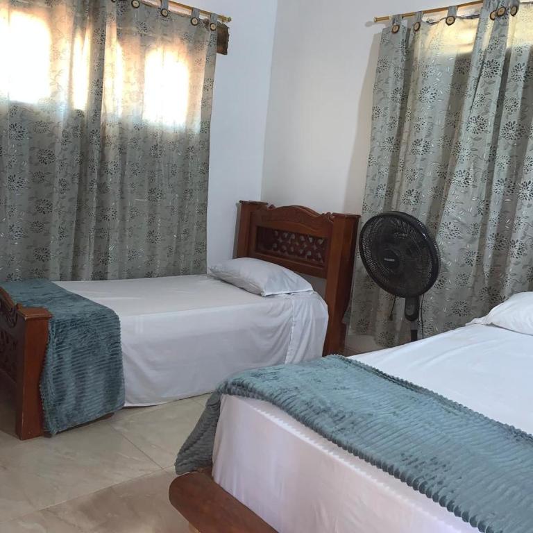 Casa de Playa Madeleyne - Three-Bedroom House - 6