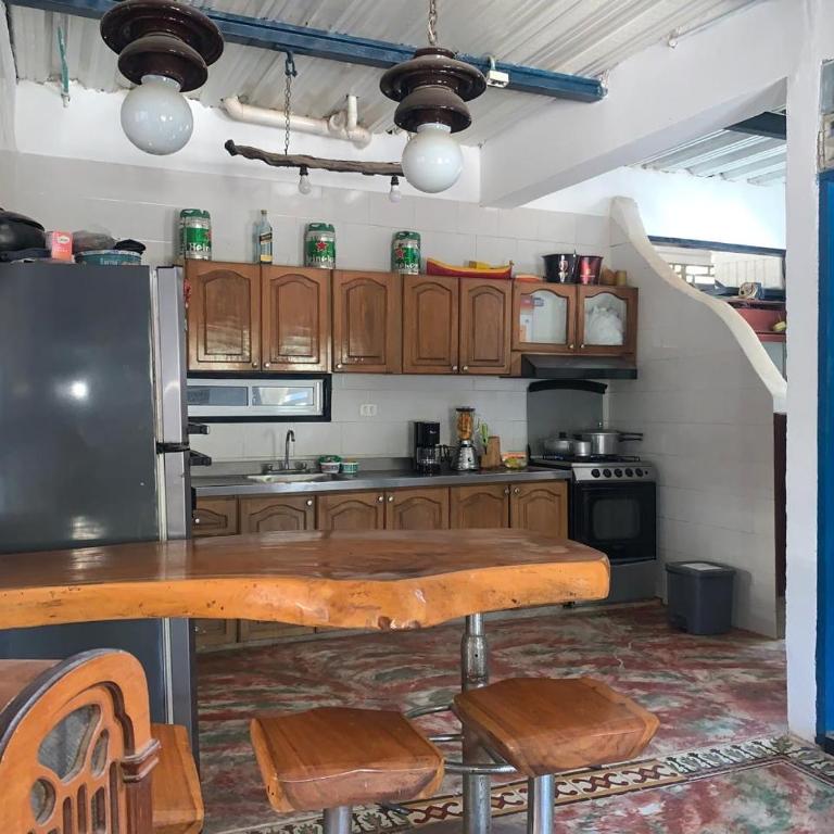 Casa de Playa Madeleyne - Three-Bedroom House - 8