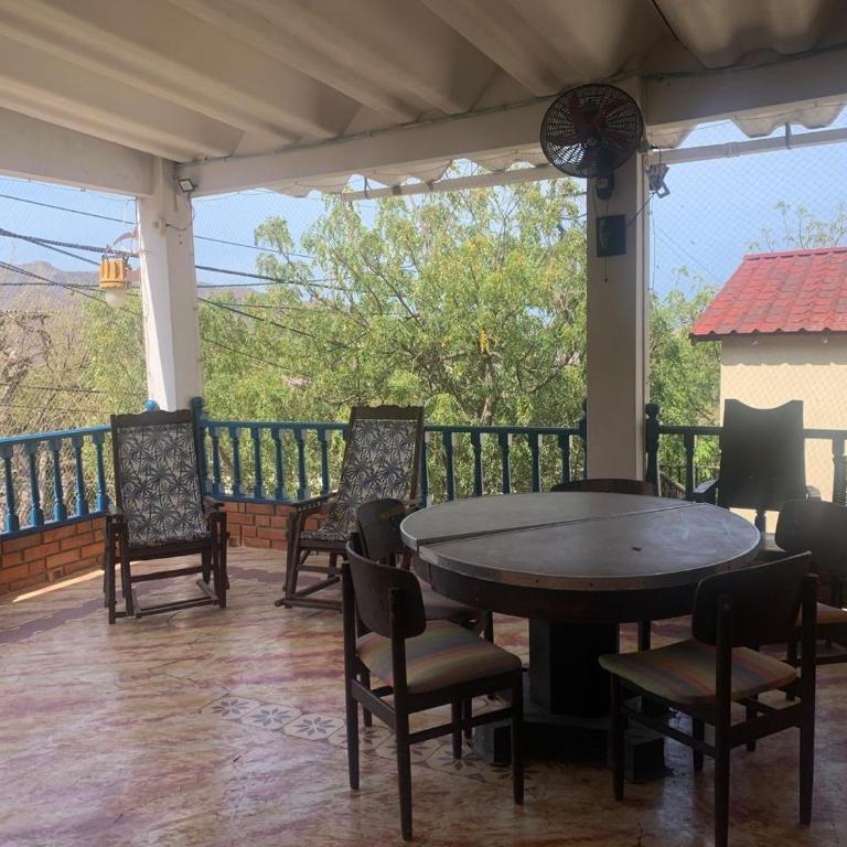 Casa de Playa Madeleyne - Three-Bedroom House - 9