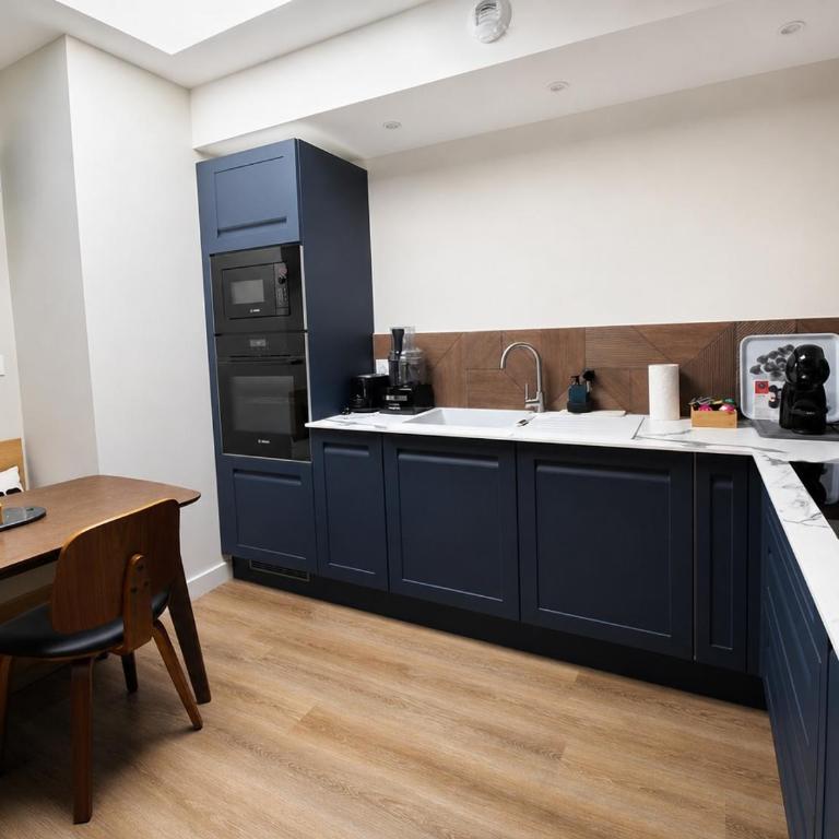 City break Aix-les-Bains,2 chambres garage, climatisation - Appartement 2 Chambres - Vue sur Ville - 11