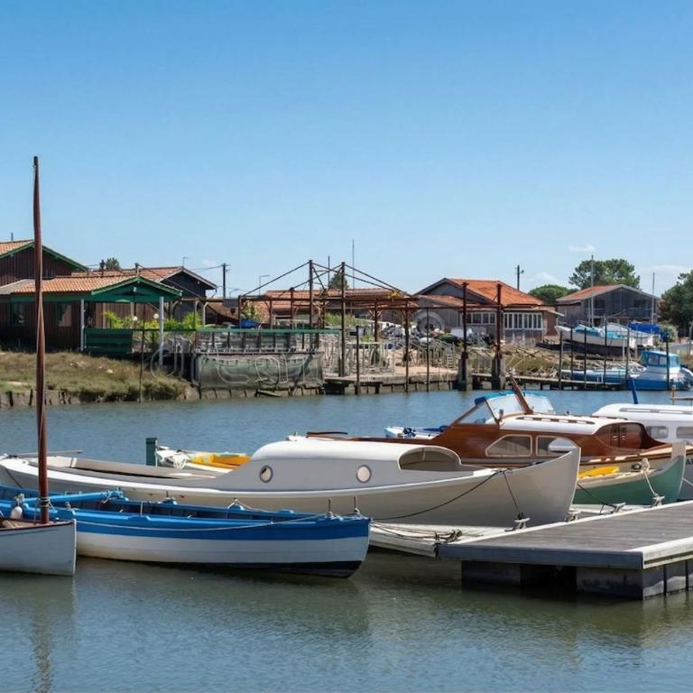 T3 spacieux Arcachon sur jardin, proche du port et de la plage - Two-Bedroom Apartment - 20