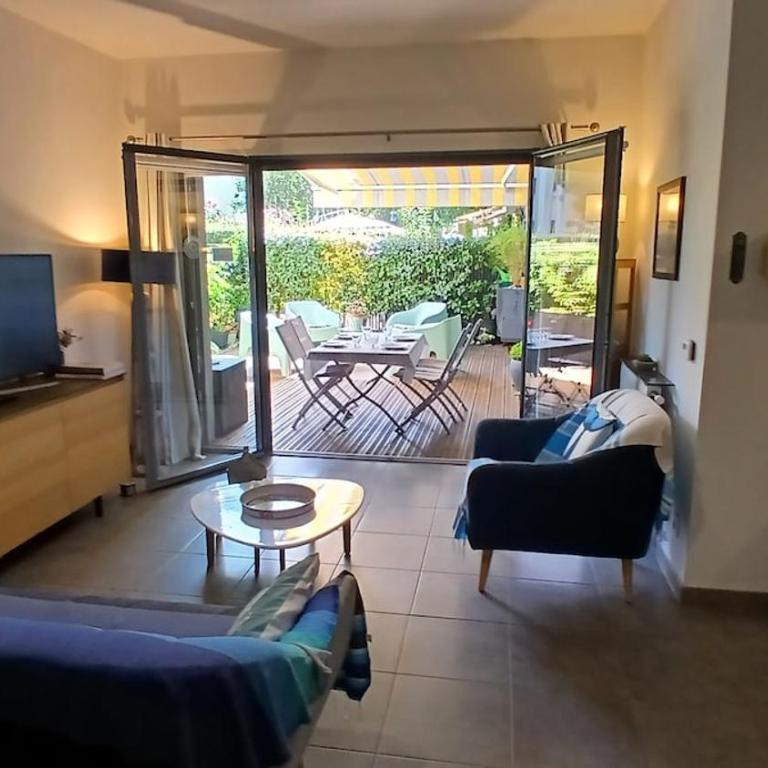 T3 spacieux Arcachon sur jardin, proche du port et de la plage - Two-Bedroom Apartment - 2