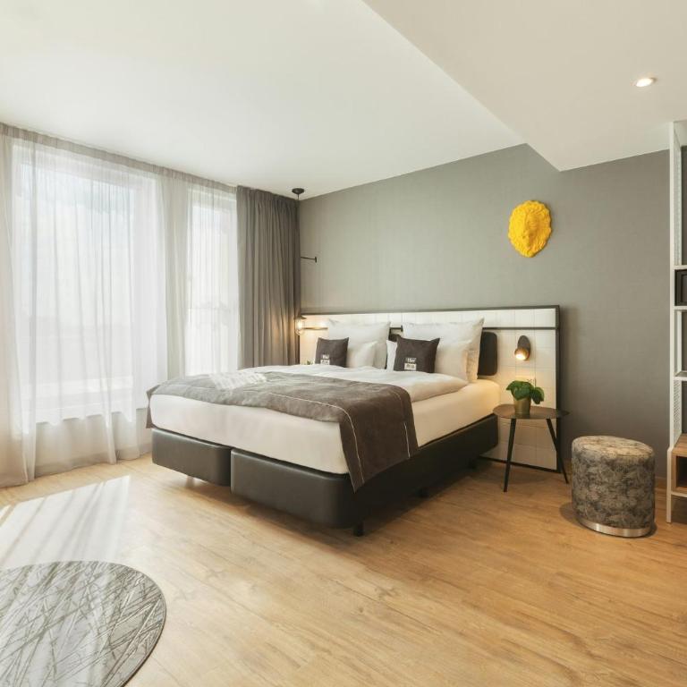 Holiday Inn - the niu, Leo Nuremberg by IHG - Premium Queen room with single sofa bed - 1