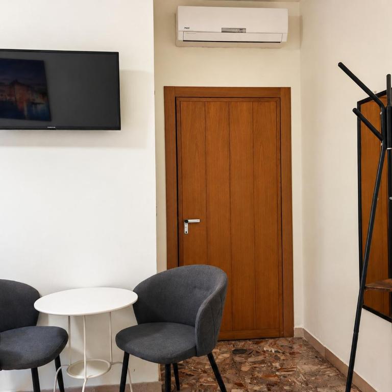 Goldmine Guest House 1 - Camera Tripla con Bagno Privato - 14