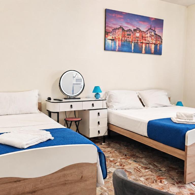 Goldmine Guest House 1 - Camera Tripla con Bagno Privato - 15