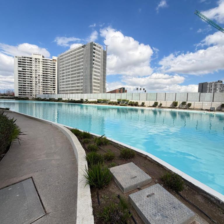Hospédate con una vista de postal, en la comuna de Macul Este acogedor apartamento de1 Habitación 1 Baño con una laguna navegable - One-Bedroom Apartment - 22