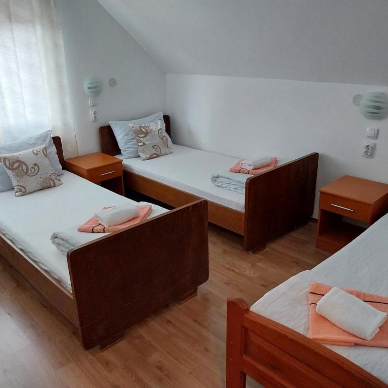 Apartmani Sobe Šljivančanin - Trokrevetna Soba sa Zajedničkim Kupatilom - 6