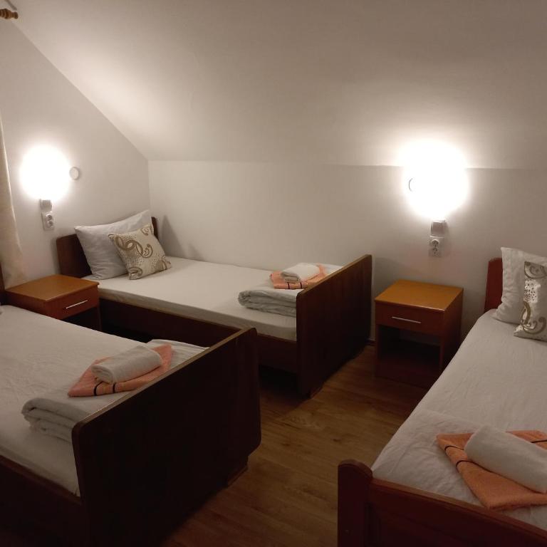 Apartmani Sobe Šljivančanin - Trokrevetna Soba sa Zajedničkim Kupatilom - 18