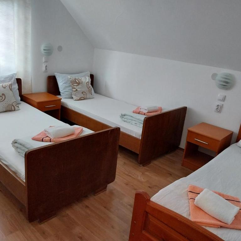 Apartmani Sobe Šljivančanin - Trokrevetna Soba sa Zajedničkim Kupatilom - 7
