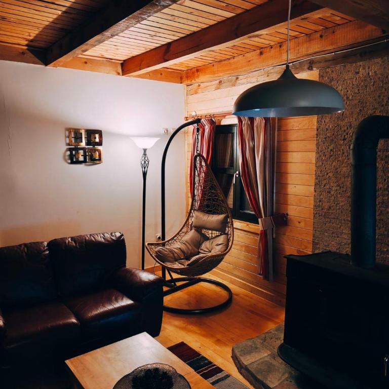 Mountain Soul Rest - Three-Bedroom House - 2