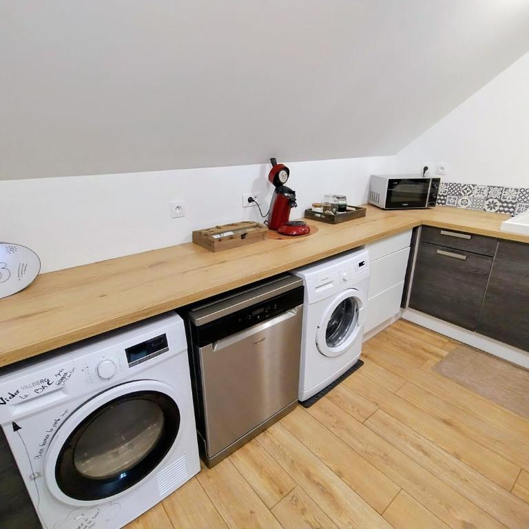 Le 33 - Maison confortable - Tout à pieds ! - Two-Bedroom House - 13