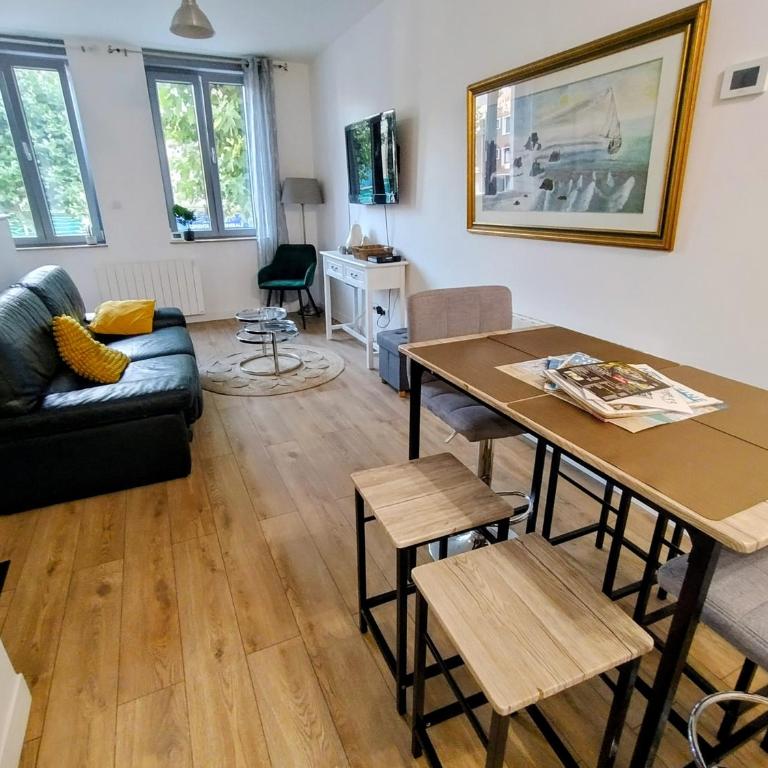 Le 33 - Maison confortable - Tout à pieds ! - Two-Bedroom House - 5