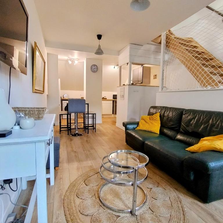Le 33 - Maison confortable - Tout à pieds ! - Two-Bedroom House - 1