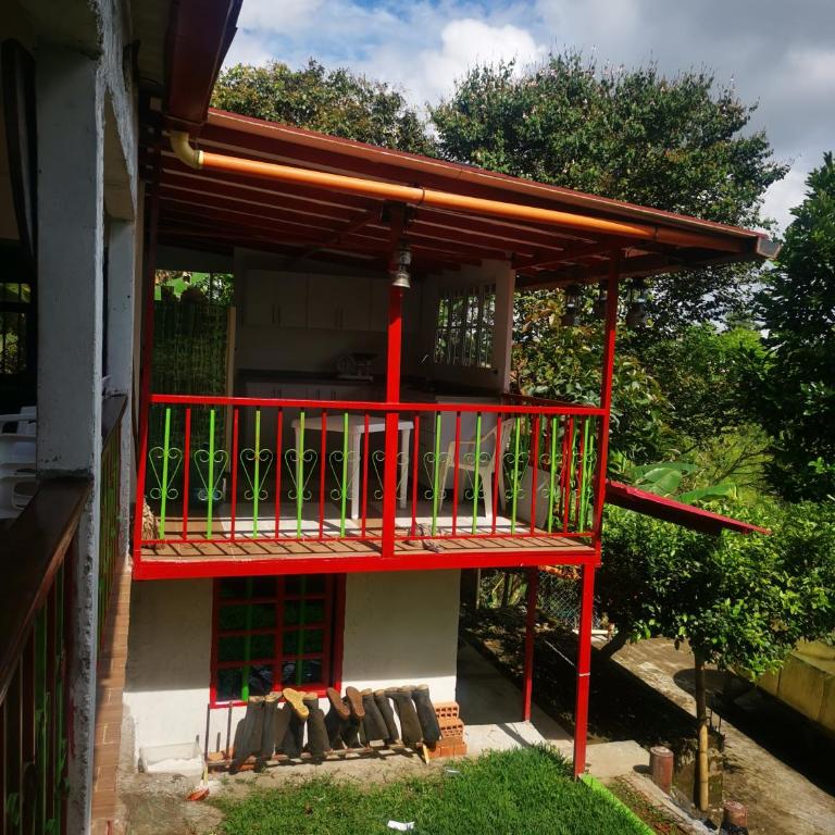 FINCA CAFETERA BIEN UBICADA Monetenegro-Circasia - Casa de 3 dormitorios - 10