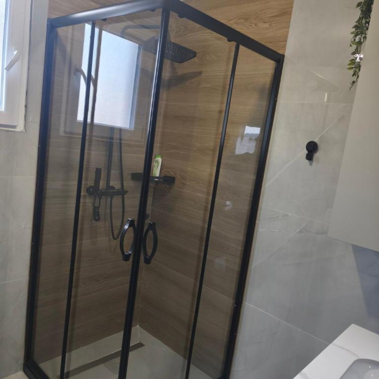 Apartmani Orlović Bar - Apartman sa 2 Spavaće Sobe i Pogledom na More - 11