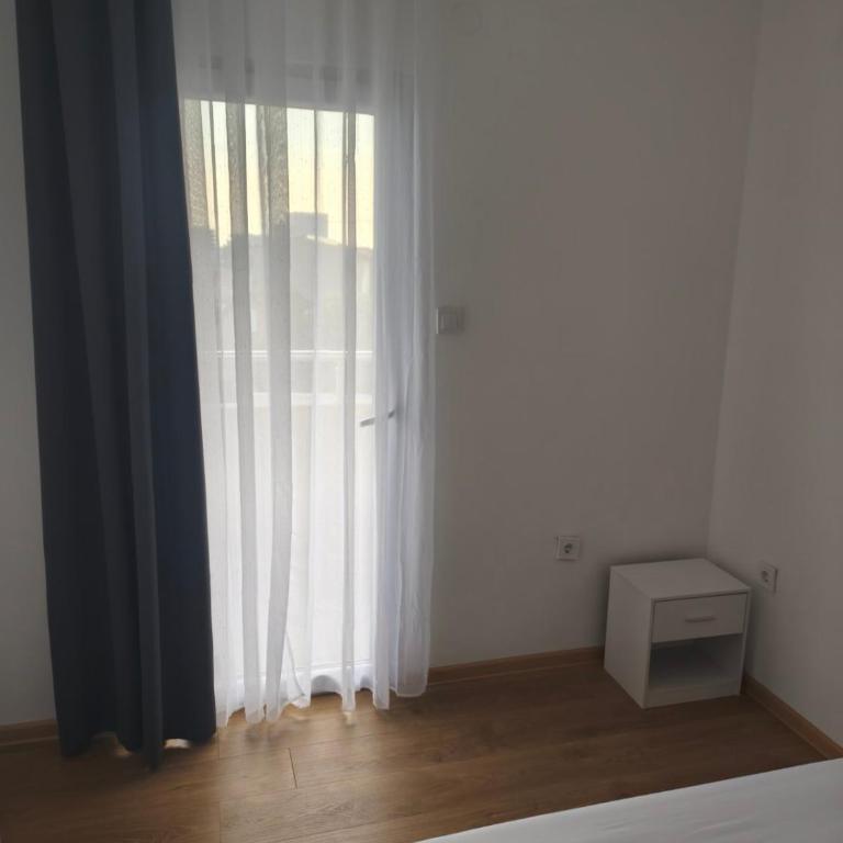 Apartmani Orlović Bar - Apartman sa 2 Spavaće Sobe i Pogledom na More - 12