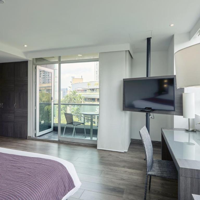 Hotel bh El Poblado - Deluxe Double Room with Balcony - 2