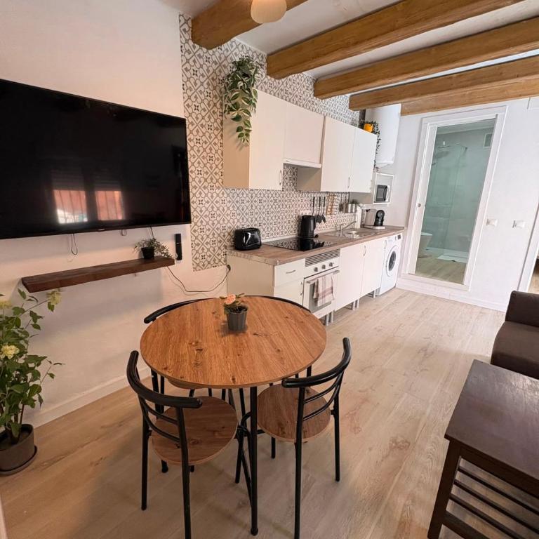 Naim Guest House Malaga Centro - Adults only - Superior Apartment mit 2 Schlafzimmern - 1
