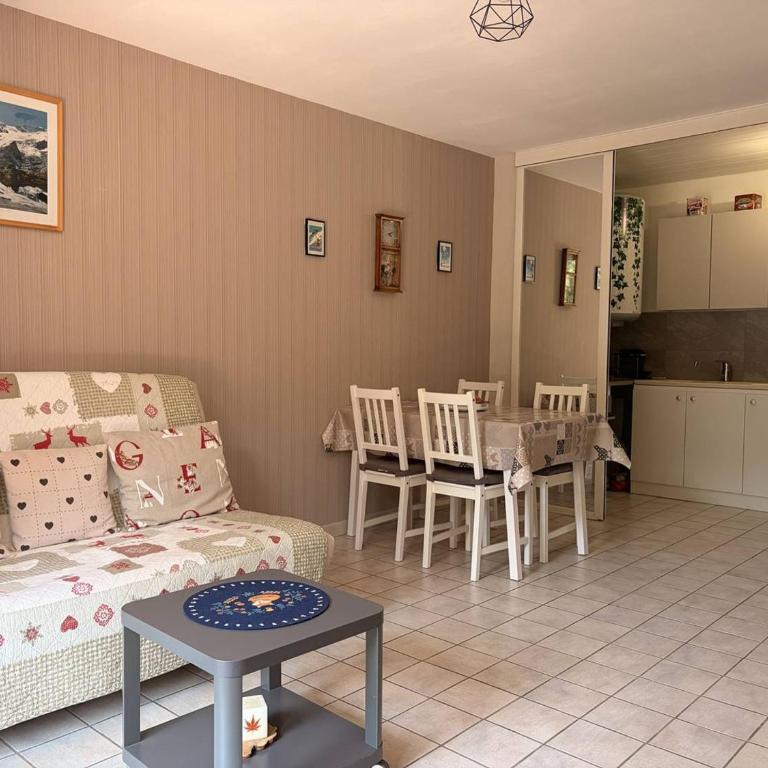 Appartement chaleureux, balcon - 5 pers. - FR-1-548-56 - Appartement - 2