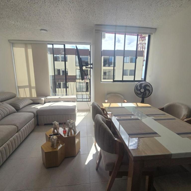 Girona apartamento en Ibagué - Three-Bedroom Apartment - 1