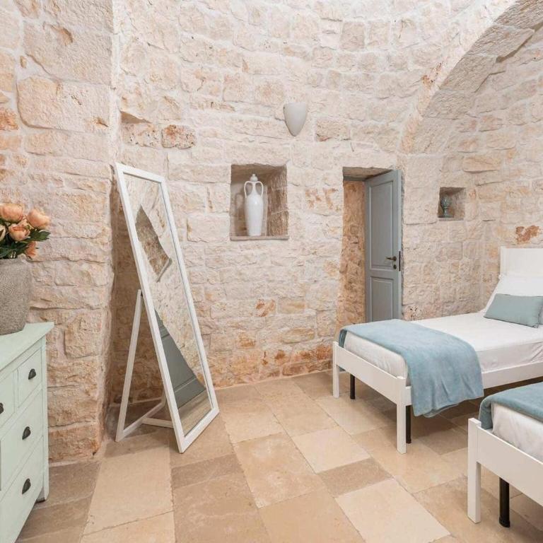 Locorotondo Stone House with Underground Pool for 6 - Three-Bedroom Trullo House - 16