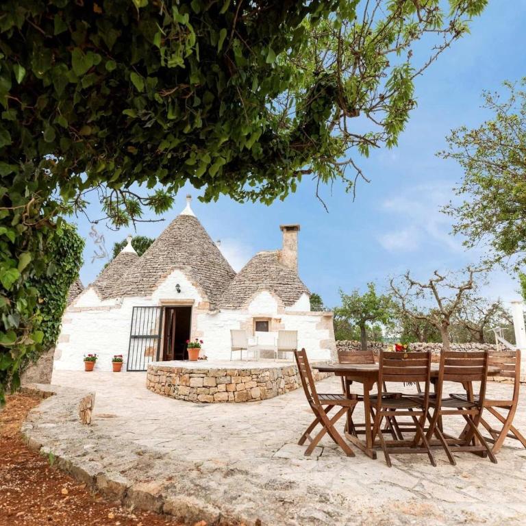 Locorotondo Stone House with Underground Pool for 6 - Three-Bedroom Trullo House - 18