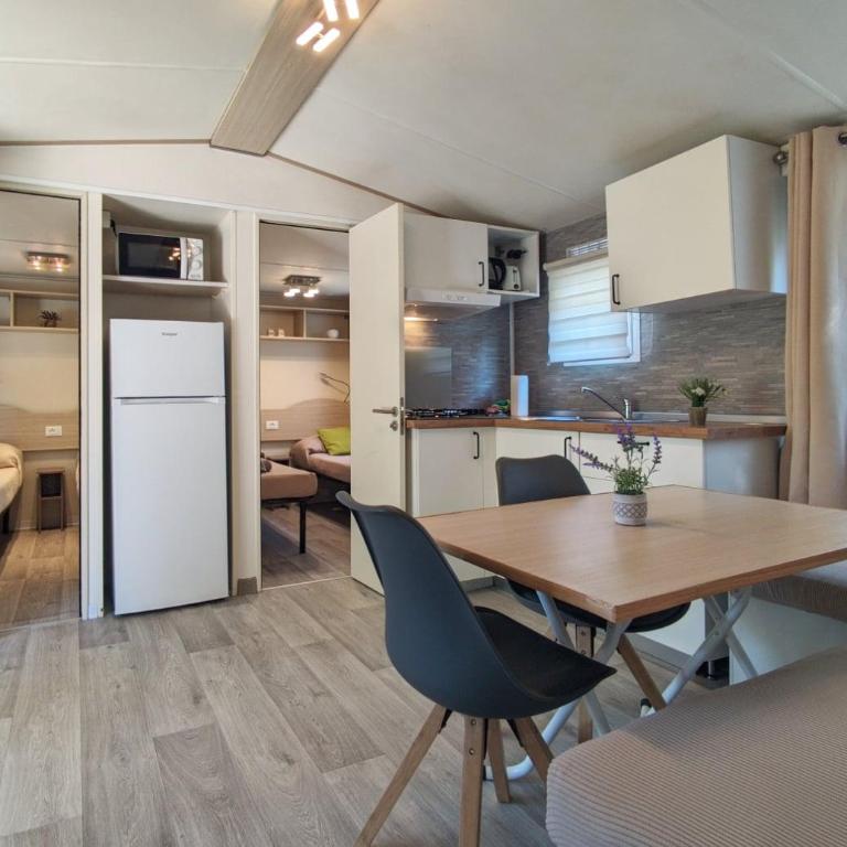 Wild West-style accommodation featuring 2 mobile homes and 2 huts - Casa Mobile - 62