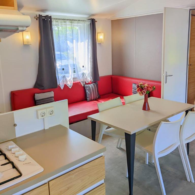 Wild West-style accommodation featuring 2 mobile homes and 2 huts - Casa Mobile - 64